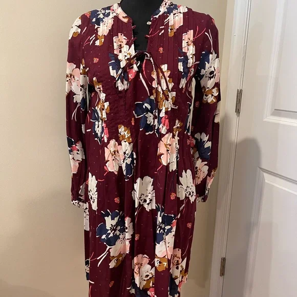 Women's Flowing Burgundy Floral Old Navy Long Sleeve Dress